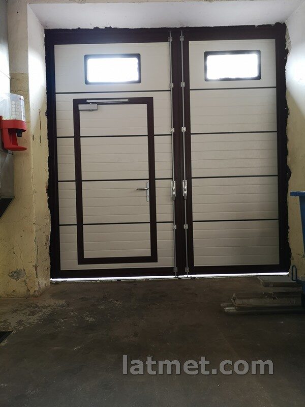 Veramas divviru durvis ar garāžu vārtu paneļiem