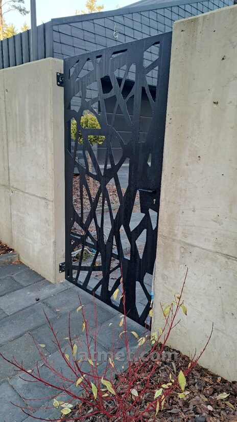 Gājēju vārti ar lāzergrieztu loksni