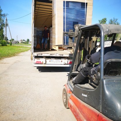 Iepakotu plauktu iekraušana