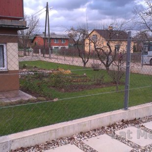 Cinkots pītais žogs un montāža