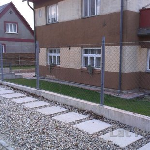 Cinkots pītais žogs un montāža