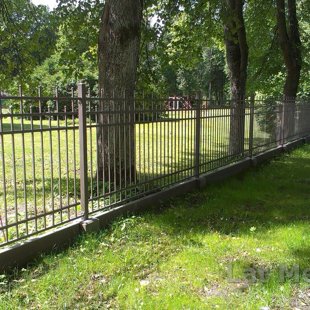 Metāla nožogojums ar sausā betona pasētām, Jūrmala