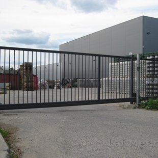 Industriālas nozīmes bīdāmi vārti ar profilveida cauruļu aizpildījumu, Cēus alus