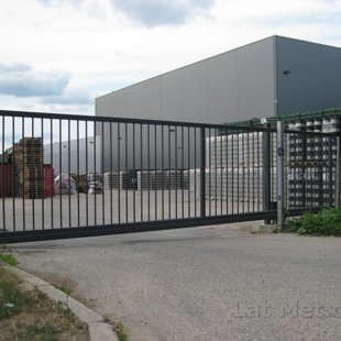 Industriālas nozīmes bīdāmi vārti ar profilveida cauruļu aizpildījumu, Cēus alu