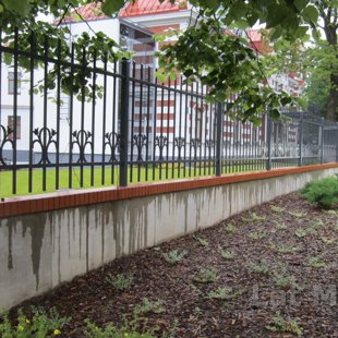 Cēsu bibliotēkas nožogojums saskaņā ar arhiktekta rasējumu un Lat Met tehnikso risinājumu