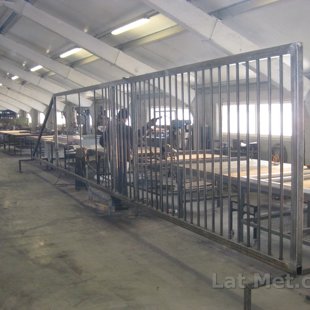 Industriālu bīdāmu vārtu ražošana, Lat Met metālapstrādes cehs