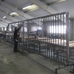 Industriālu bīdāmu vārtu ražošana, Lat Met metālapstrādes cehs