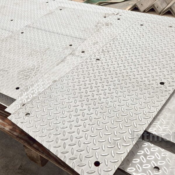 Lāzergriesat rievota loksne, refļonka