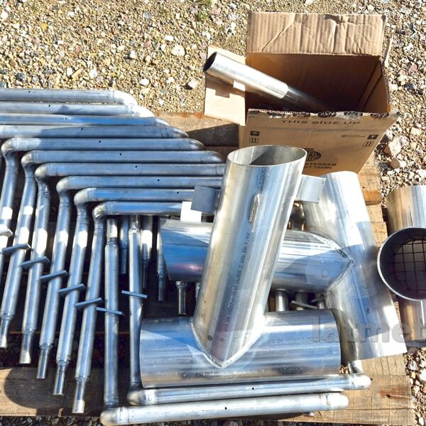 Ventilācijas izvadi un pakāpieni jūras bākai