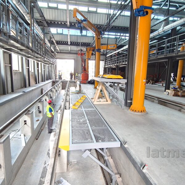 Tramvaja platformu montāža