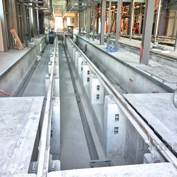 Depo tramvaju apkopes šahta sagatavota montāžai