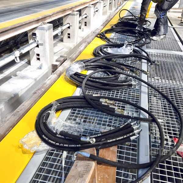 Hidrosistēmas montāža tramvaju platformām