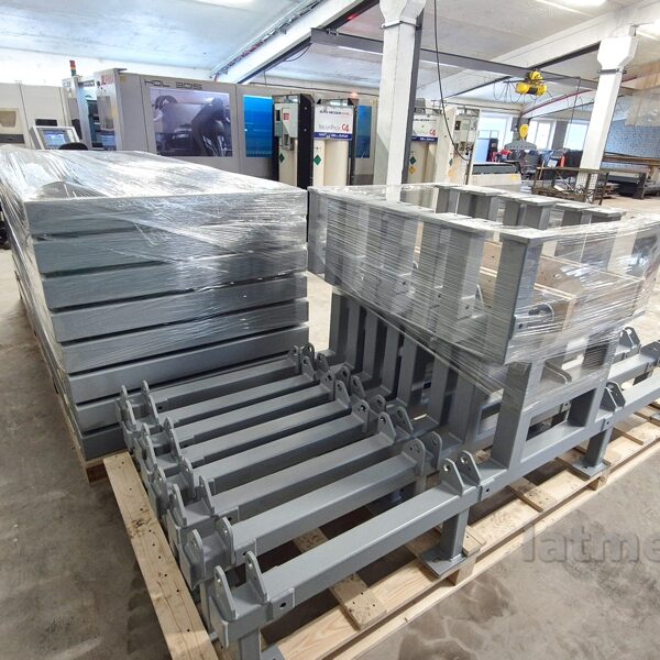 Platformu  platformu uzglabāšana Lat Met ražošanas cehā