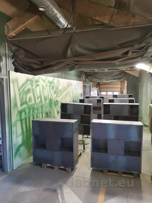 Metāla plauktu ražošana