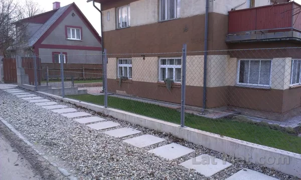 Cinkots pītais žogs un montāža