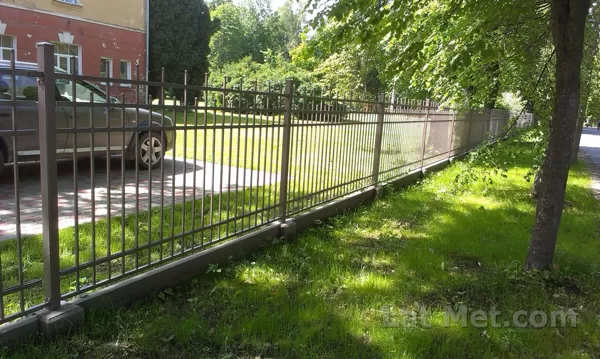 Metāla nožogojums ar sausā betona pasētām, Jūrmala
