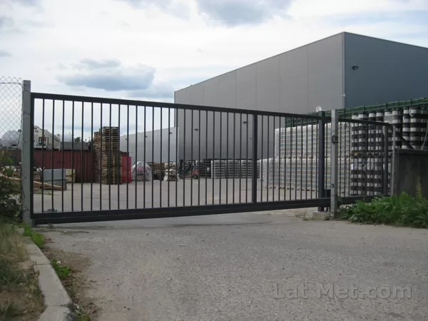 Industriālas nozīmes bīdāmi vārti ar profilveida cauruļu aizpildījumu, Cēus alus