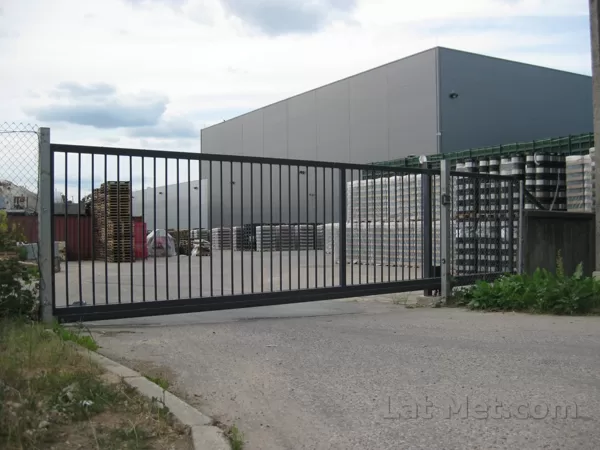 Industriālas nozīmes bīdāmi vārti ar profilveida cauruļu aizpildījumu, Cēus alu