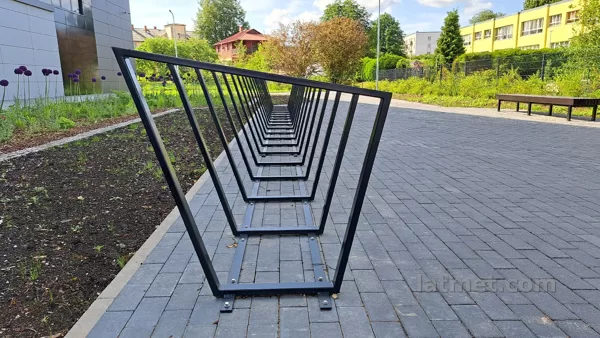 Trīstūra veida velostatīvs