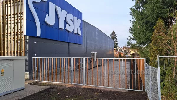 Vārti un nožogojums, cinkots metāls un koks