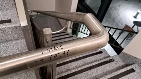 Margu roksturis  ar taktilo apzīmējumu
