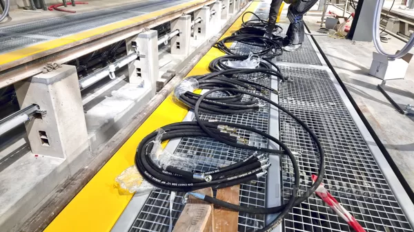 Hidrosistēmas montāža tramvaju platformām