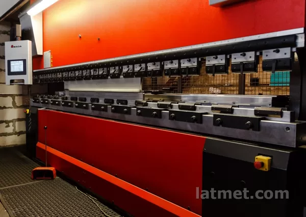 CNC lokšņu liekšņa 150t (Ārpakalpojums)